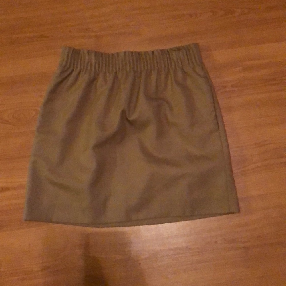 Tan skirt w/ elastic waistband